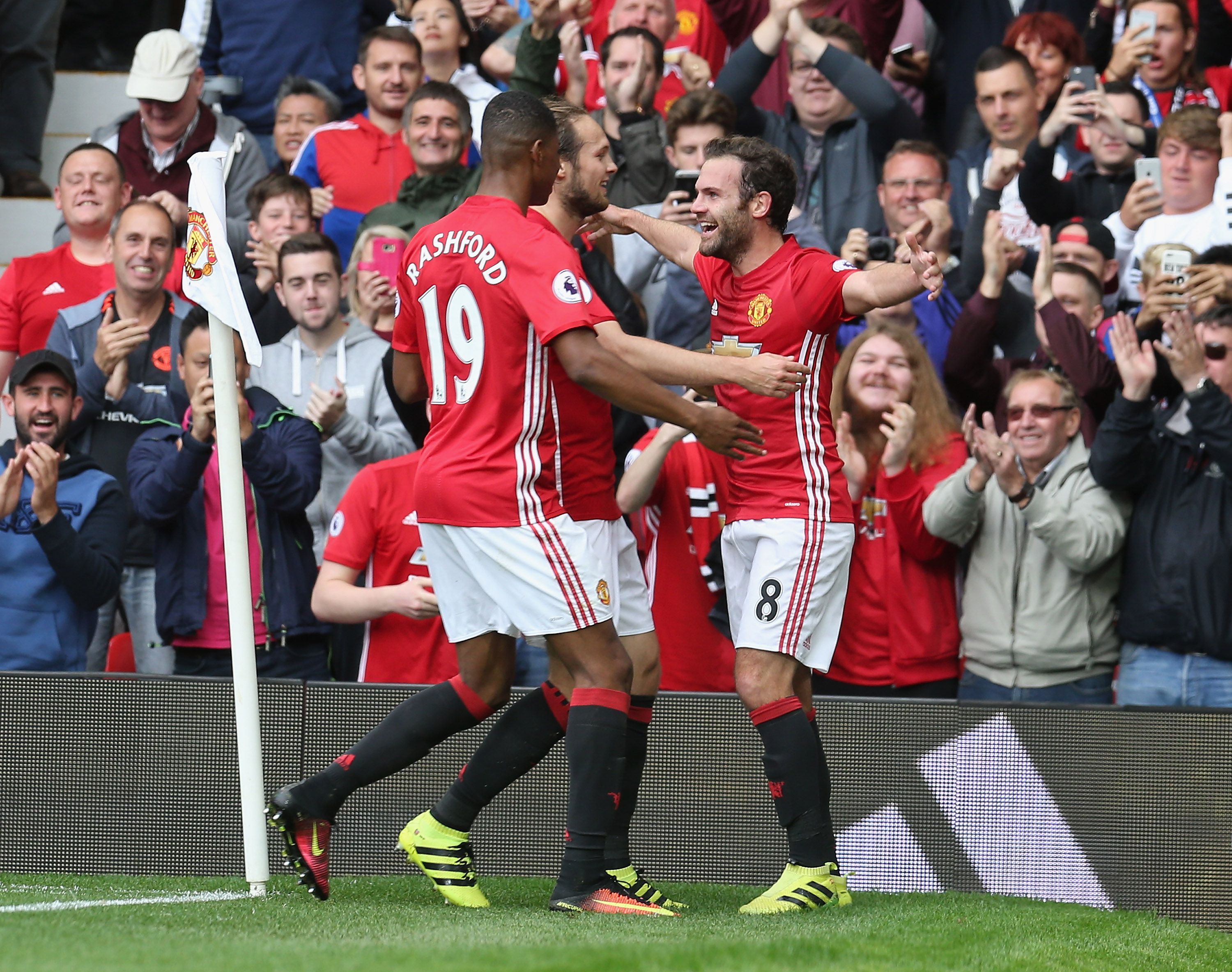 Claudio Ranieri knows who to blame for the third United goal from a Daley Blind corner