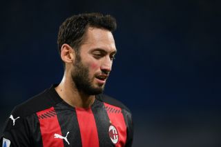 Ac Milan Manager Issues Calhanoglu Update Despite Man United Links