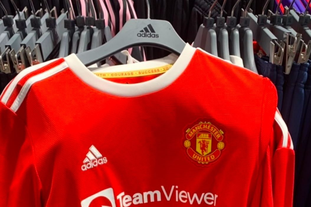 Leaked 2021 22 Manchester United Home Kit Spotted In Stores