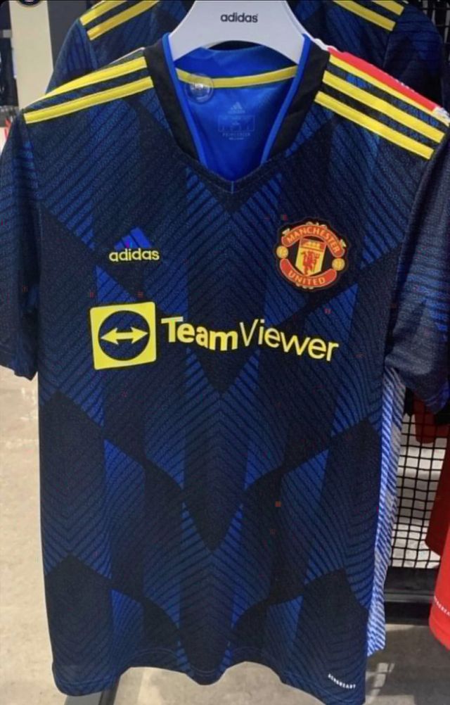 Unreleased Manchester United 2021 22 Third Kit Spotted In Shops