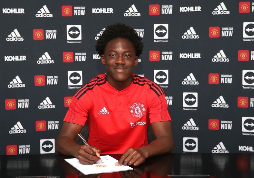 Kobbie Mainoo signs first professional contract with Manchester United