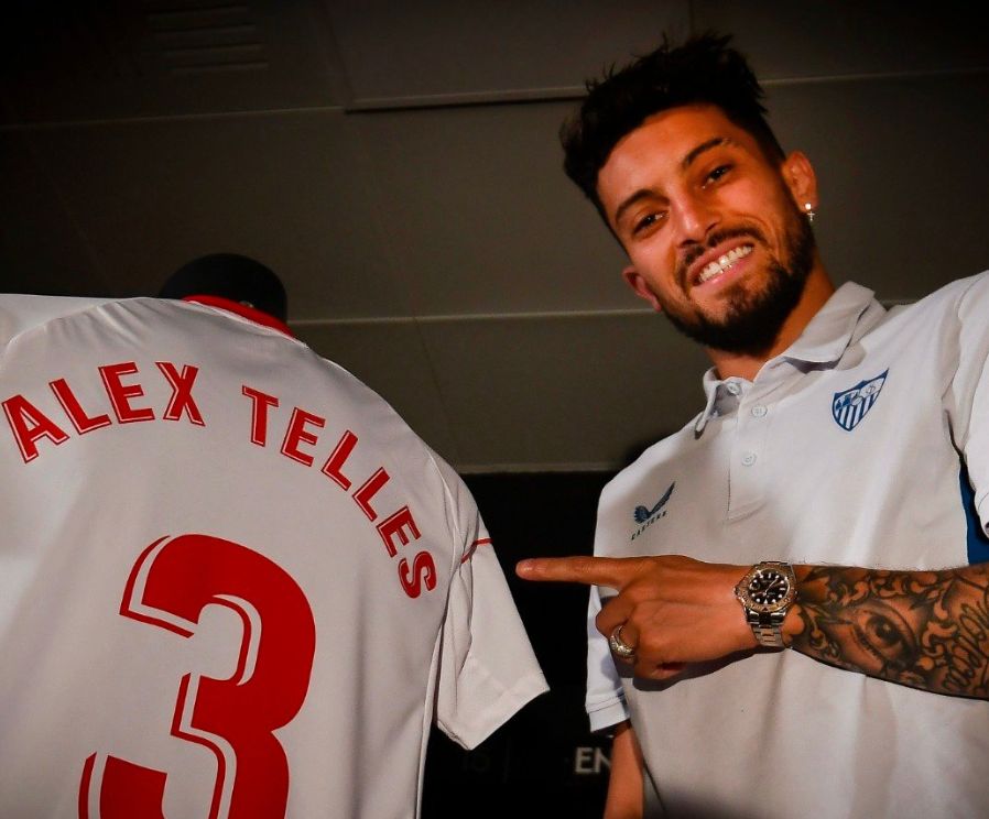 Manchester United left-back Alex Telles joins Sevilla on loan