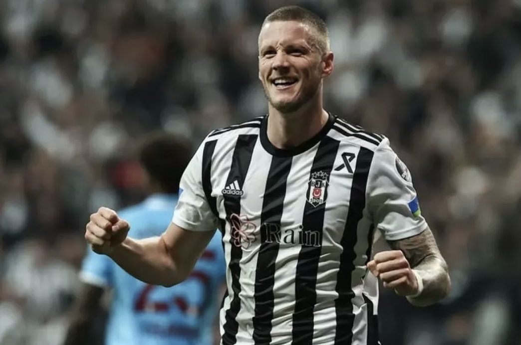 Besiktas present Weghorst - No loan fee to Burnley