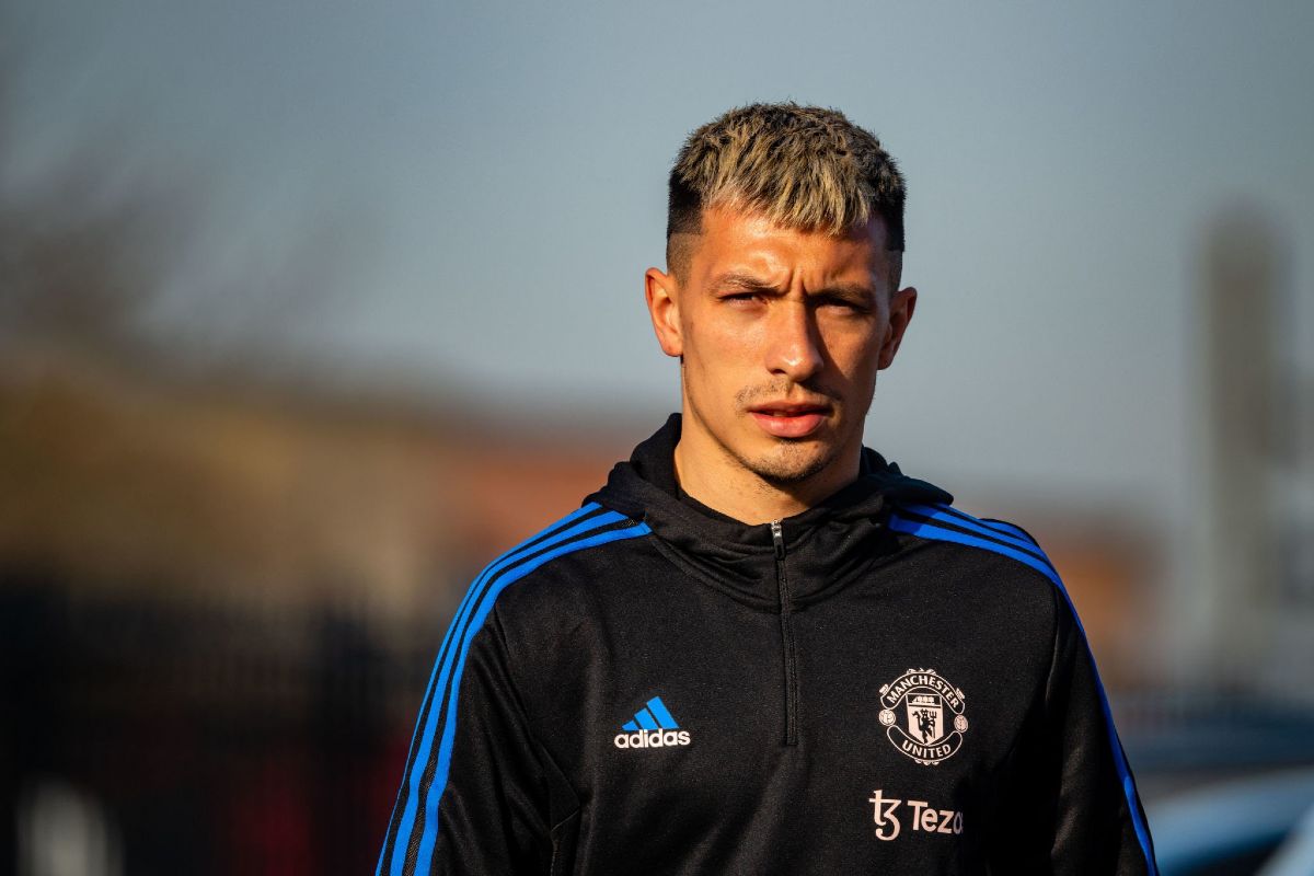 Man Utd announce Lisandro Martinez shirt number as he misses out