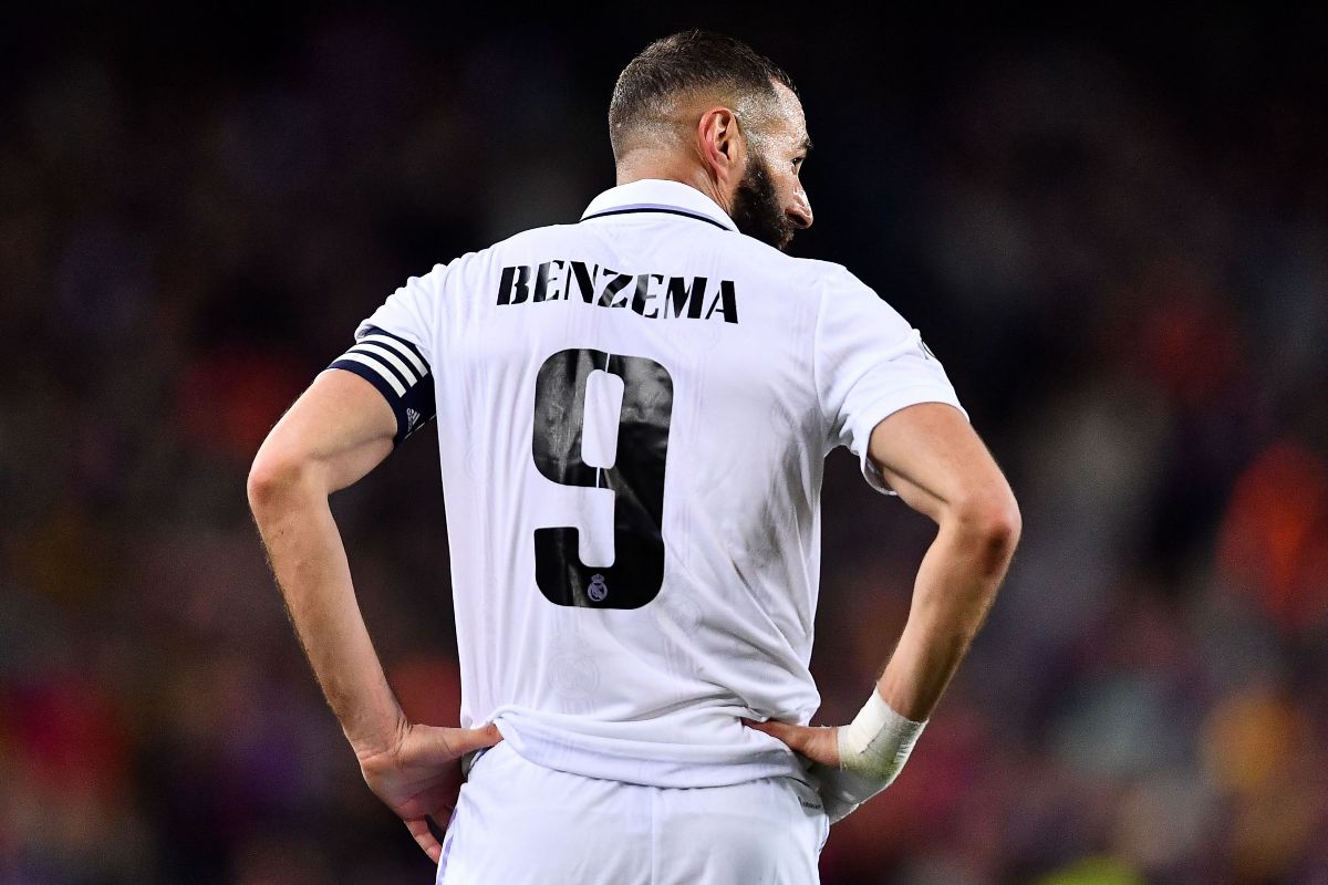 Karim Benzema Leave Real Madrid This Summer After 14 Seasons And 24  Trophies Shirt