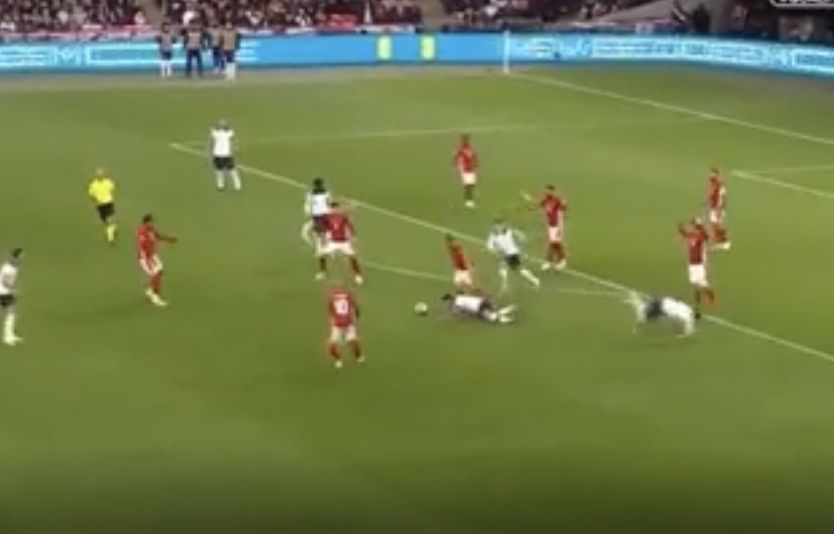 (Video) Marcus Rashford and Trent Alexander-Arnold collision results in ...