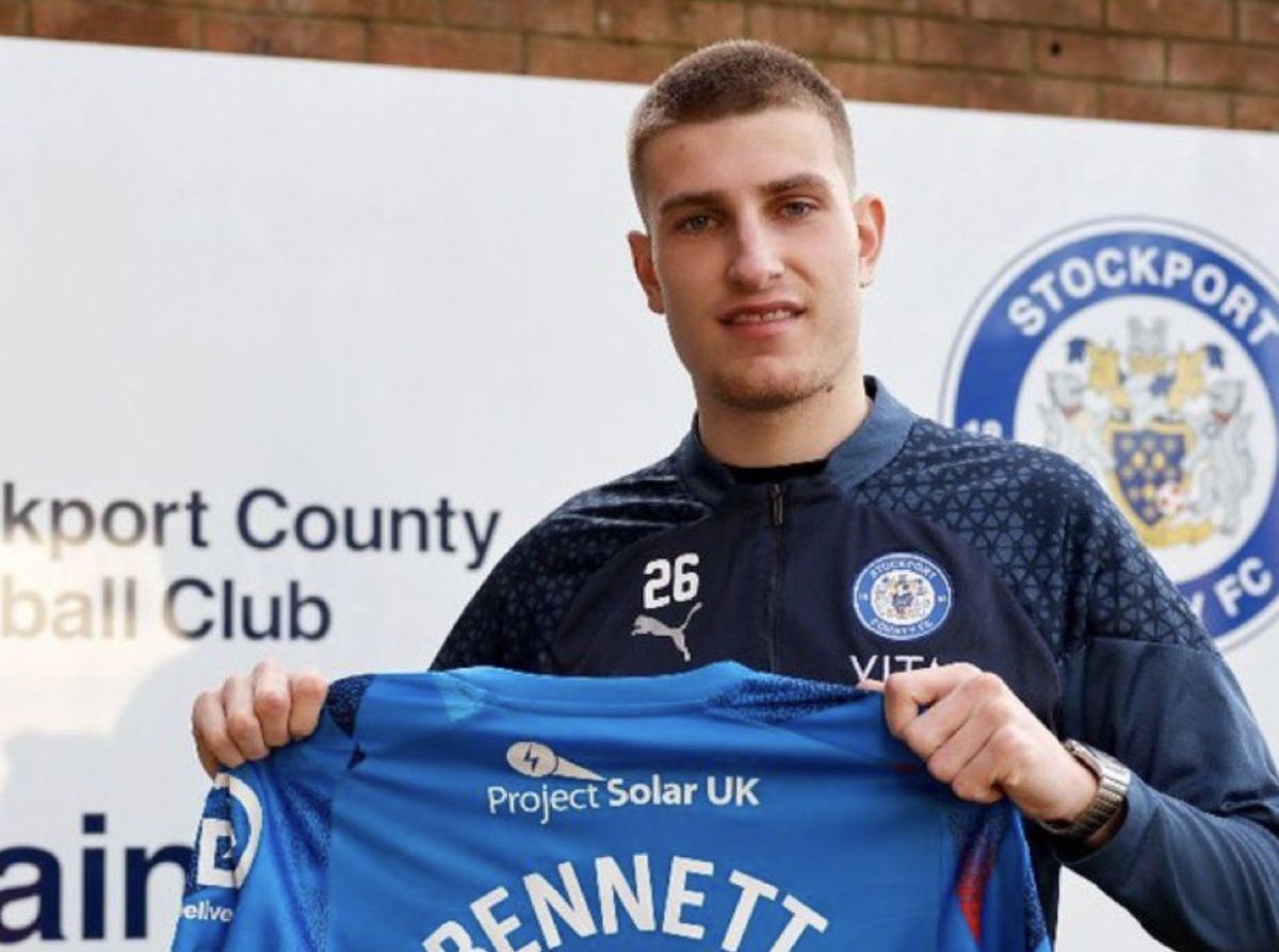 Manchester United defender Rhys Bennett joins Stockport County on loan