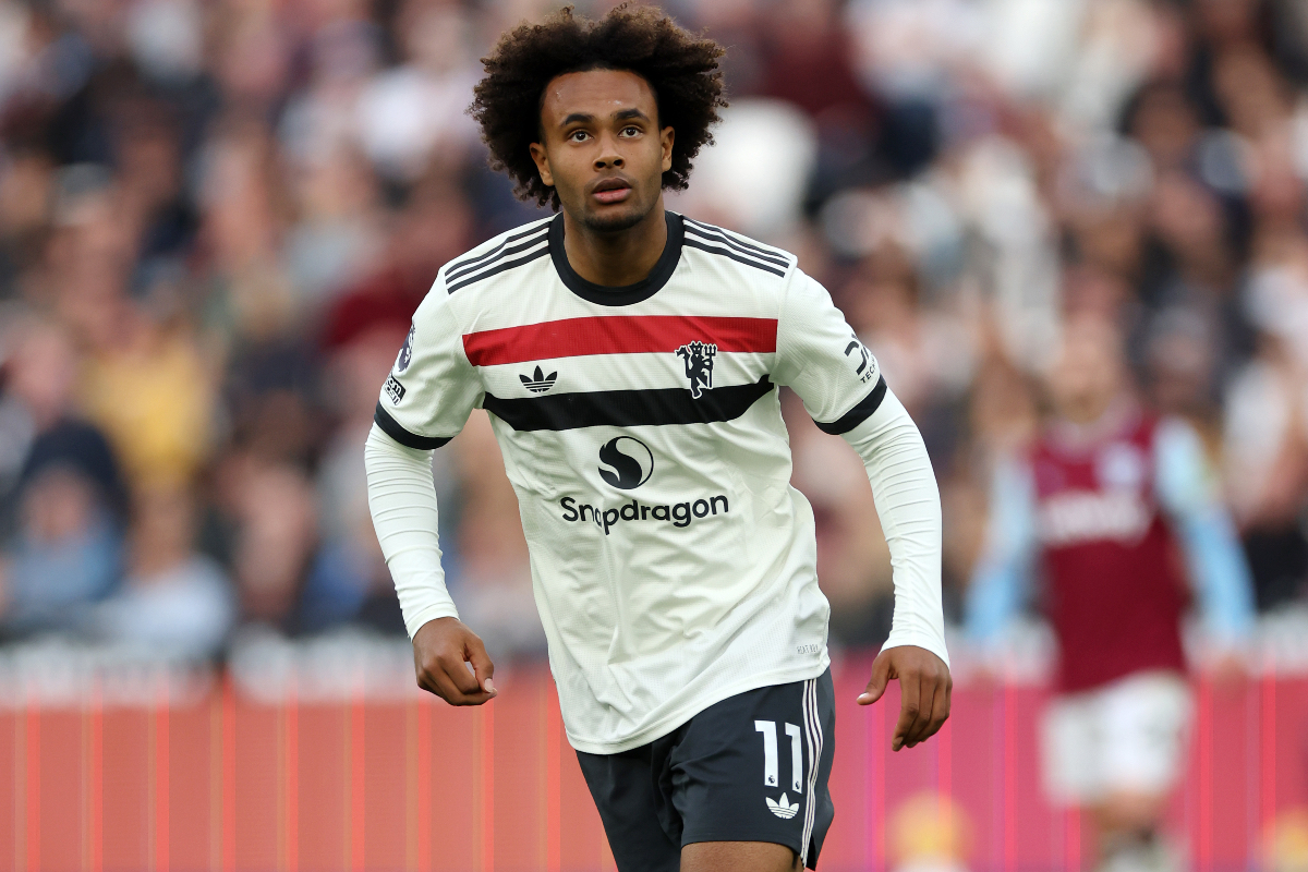 Joshua Zirkzee is said to be mulling over a move away from Man Utd.