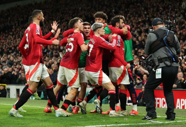 Bruno Fernandes celebrates scoring the opening goal vs Chelsea.