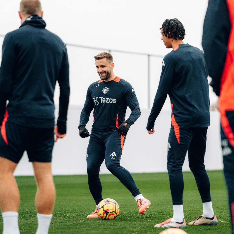 Luke Shaw trains with his teammates at Carrington.