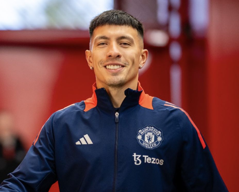 Manchester United XI: Lisandro Martinez starts against Chelsea