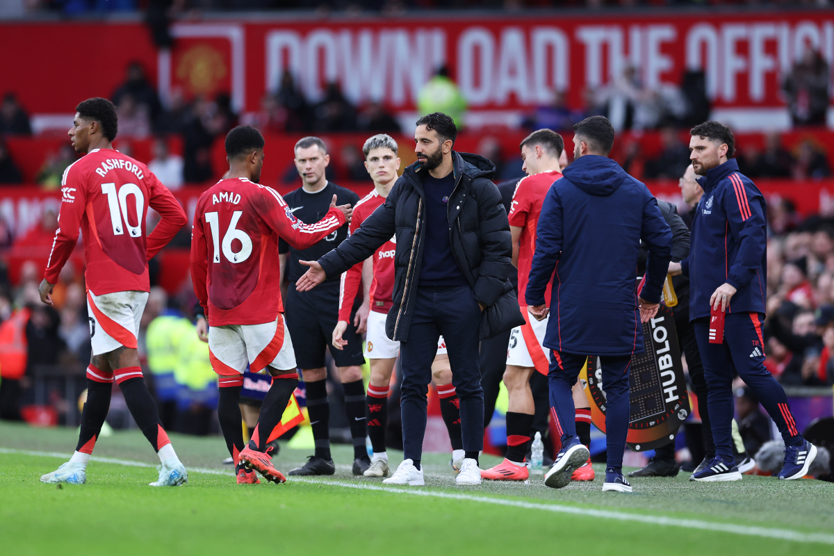 Ruben Amorim speaks with Amad Diallo on the touchline.