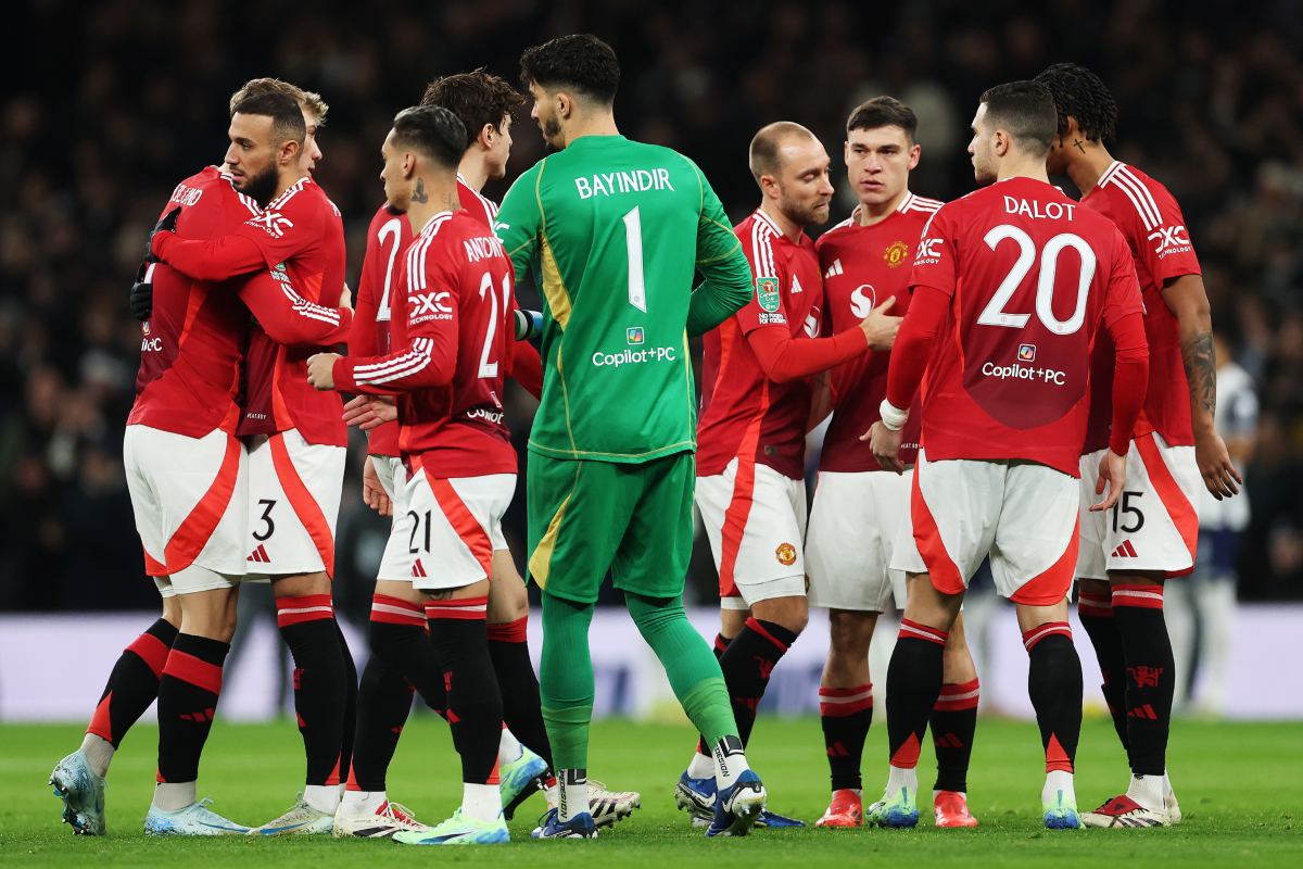 Leny Yoro with his teammates ahead of kick-off.