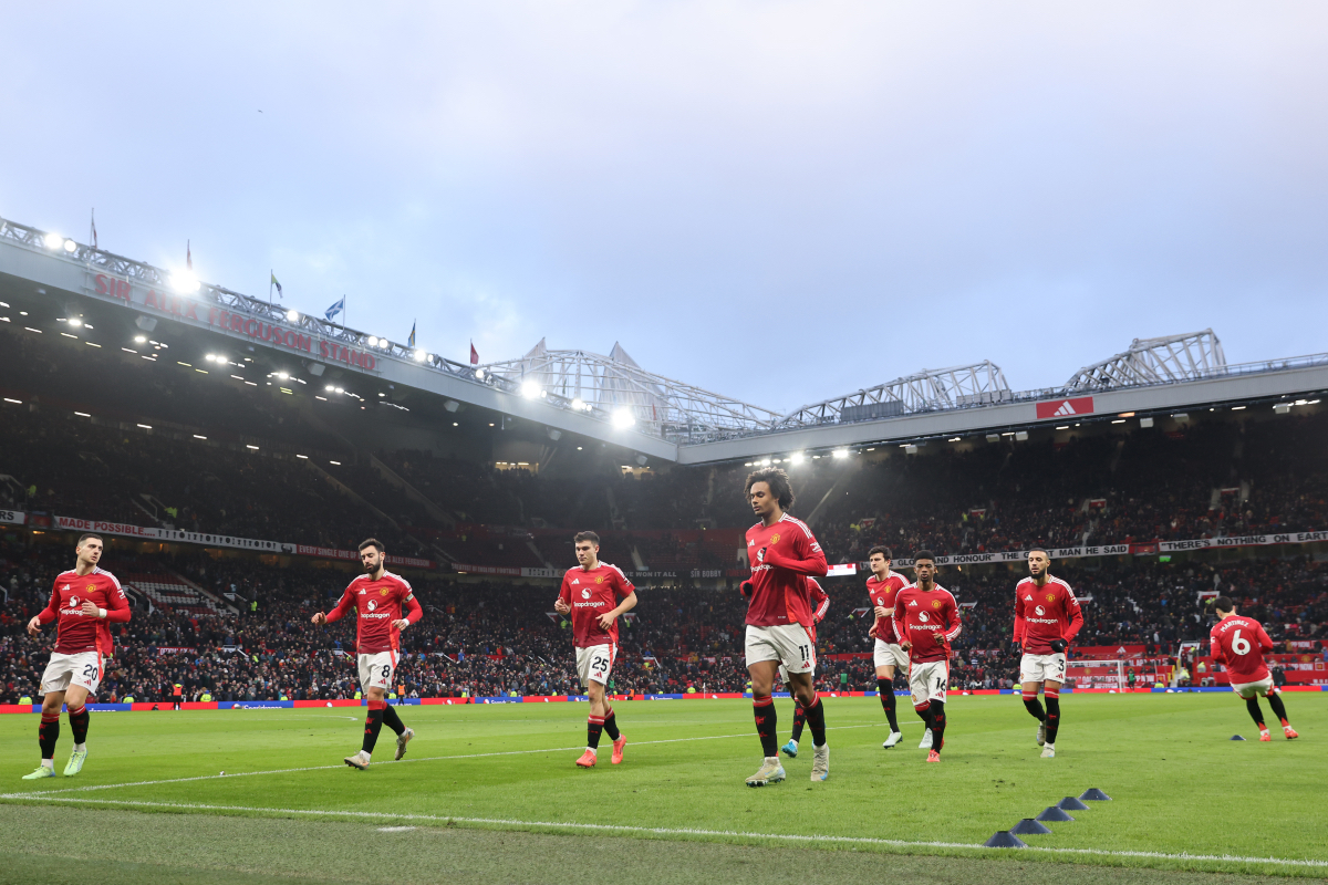 Man United players head down the tunnel.