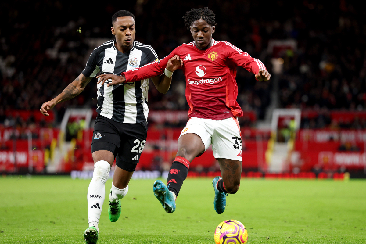 Kobbie Mainoo in action vs Newcastle.