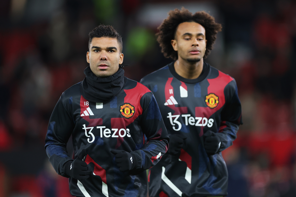 Casemiro warming up alongside Man Utd teammate Joshua Zirkzee