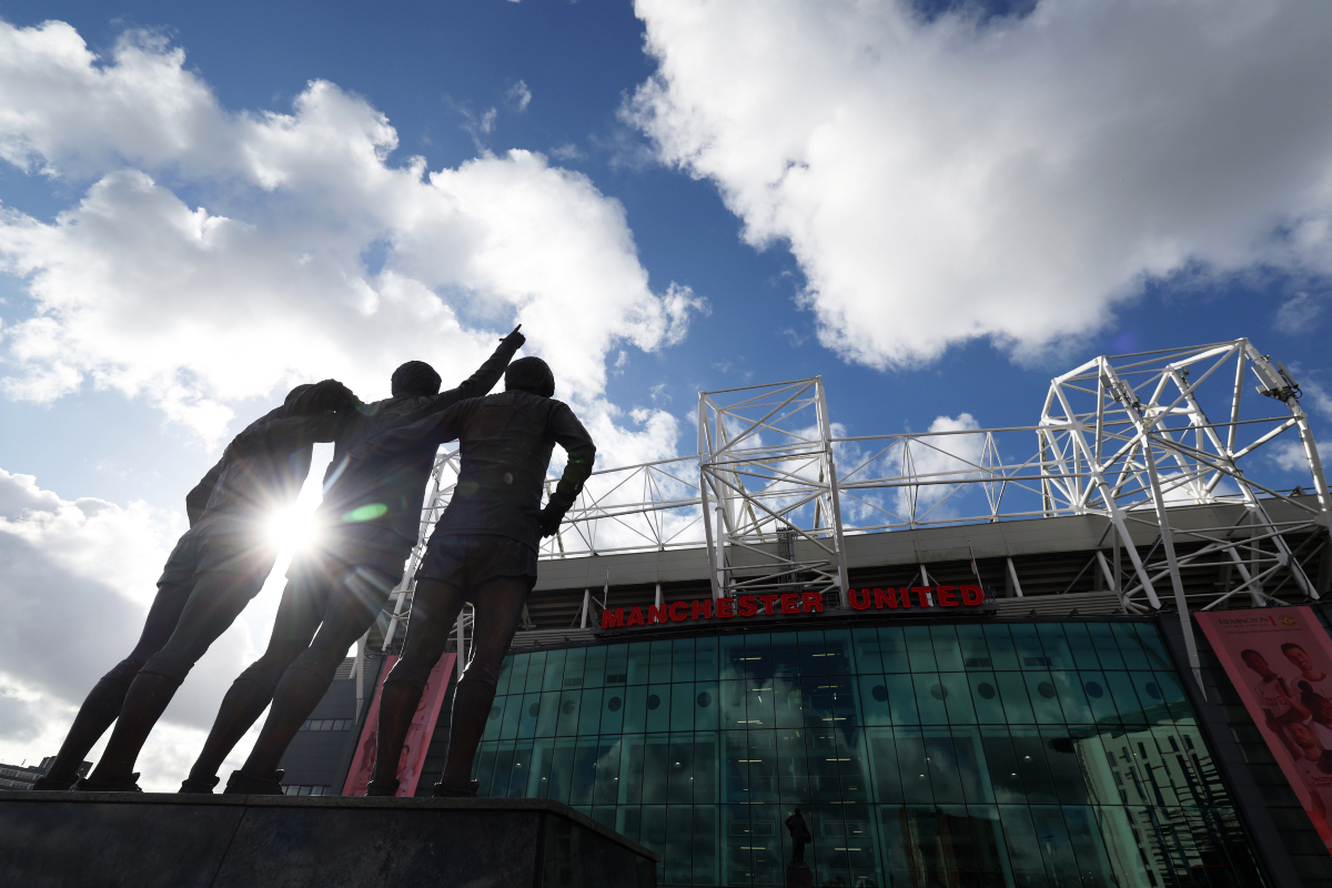 Ruud van Nistelrooy hopes to sign some Man United players at Leicester.