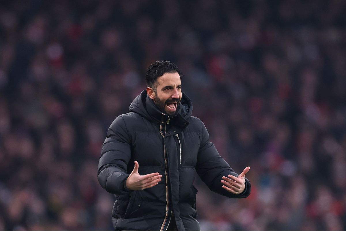 Ruben Amorim gestures to his United players on the touchline vs Arsenal.