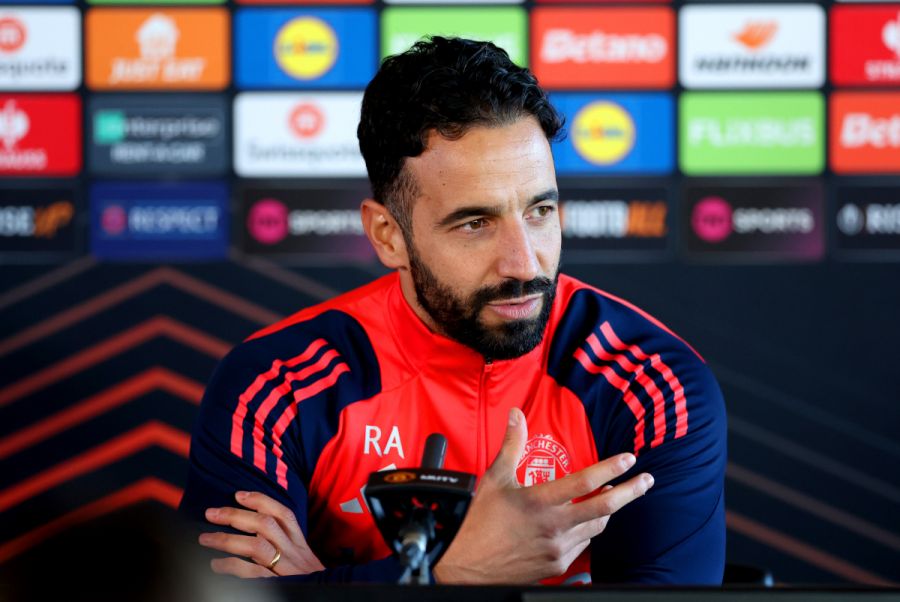 When Even Amorim Can’t Help But Praise: The Shocking Rise of Senne Lammens at Carrington - Is This the Start of a New Era or Just Another Overhyped Fad? - News