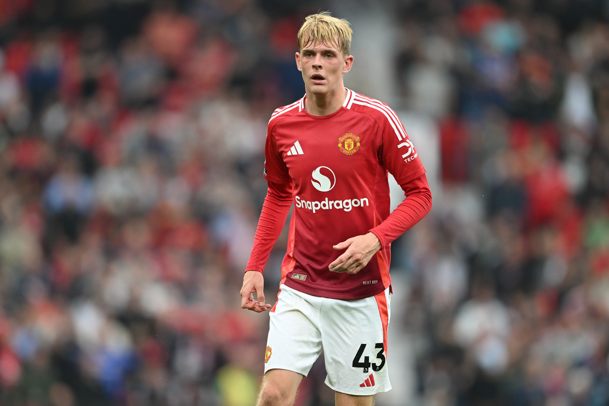 Toby Collyer on the pitch for Man Utd