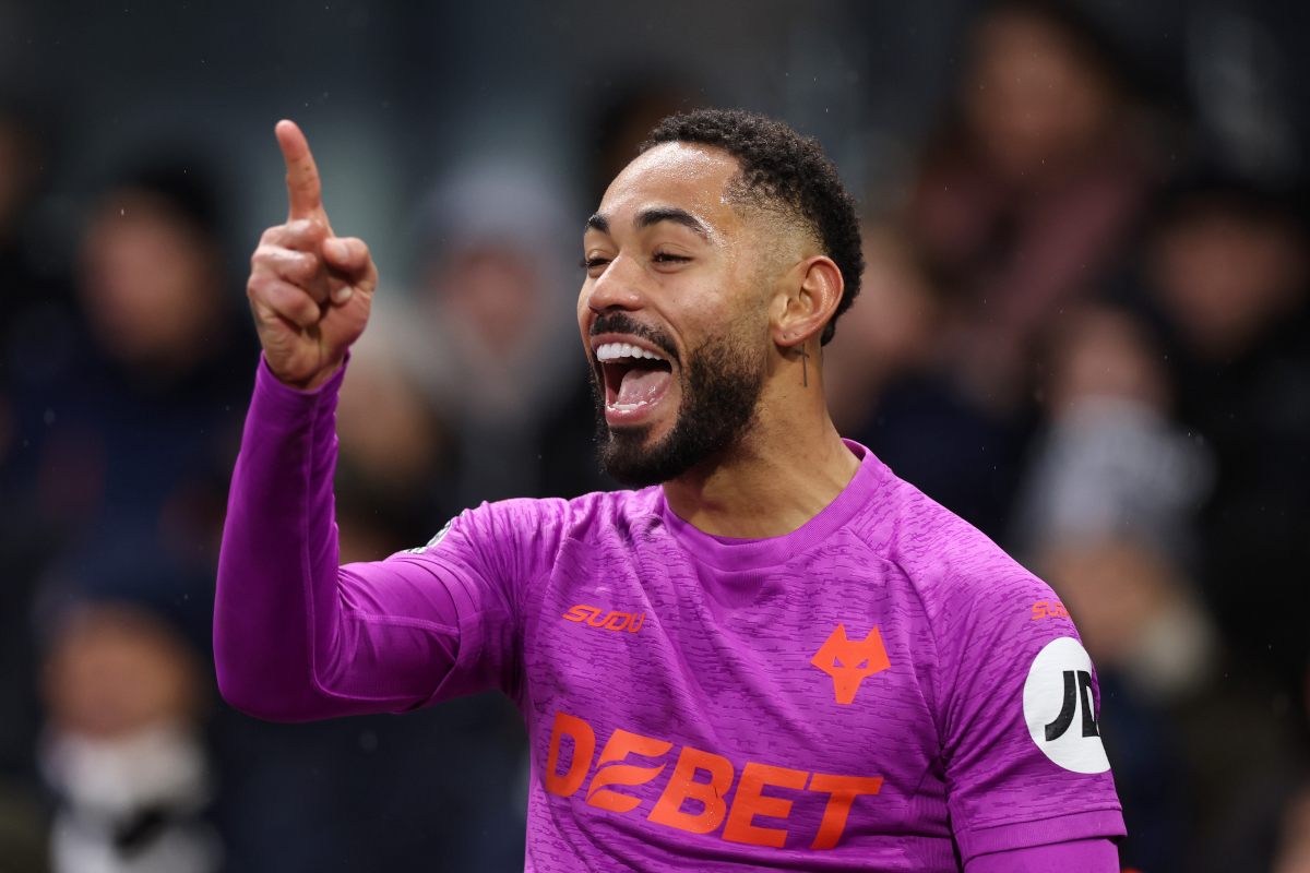 LONDON, ENGLAND - NOVEMBER 23: Matheus Cunha of Wolverhampton Wanderers celebrates scoring his team's first goal during the Premier League match between Fulham FC and Wolverhampton Wanderers FC at Craven Cottage on November 23, 2024 in London, England