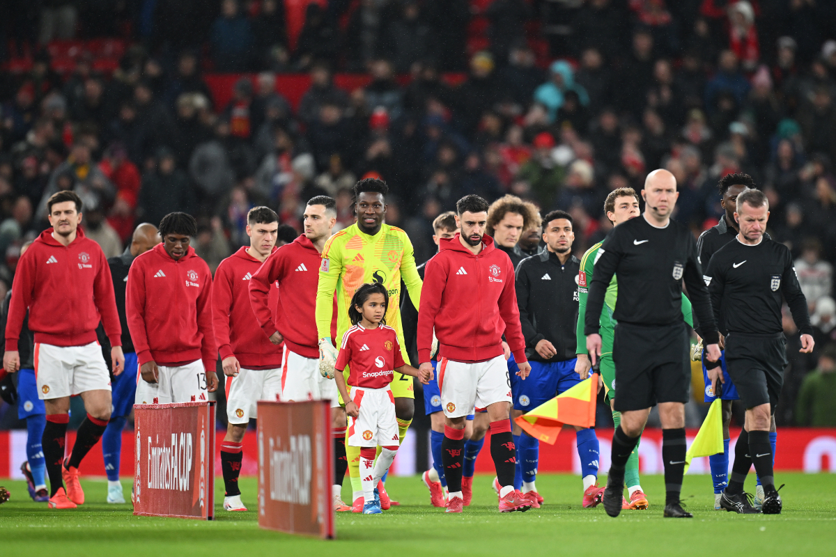 Bruno Fernandes leads the Man United squad out of the tunnel ahead of kick-off vs Leicester.