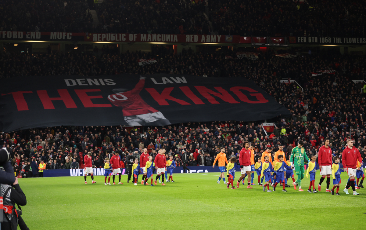 The Old Trafford faithful pay tribute to Denis Law in the days following his passing with a banner on the Stretford End.