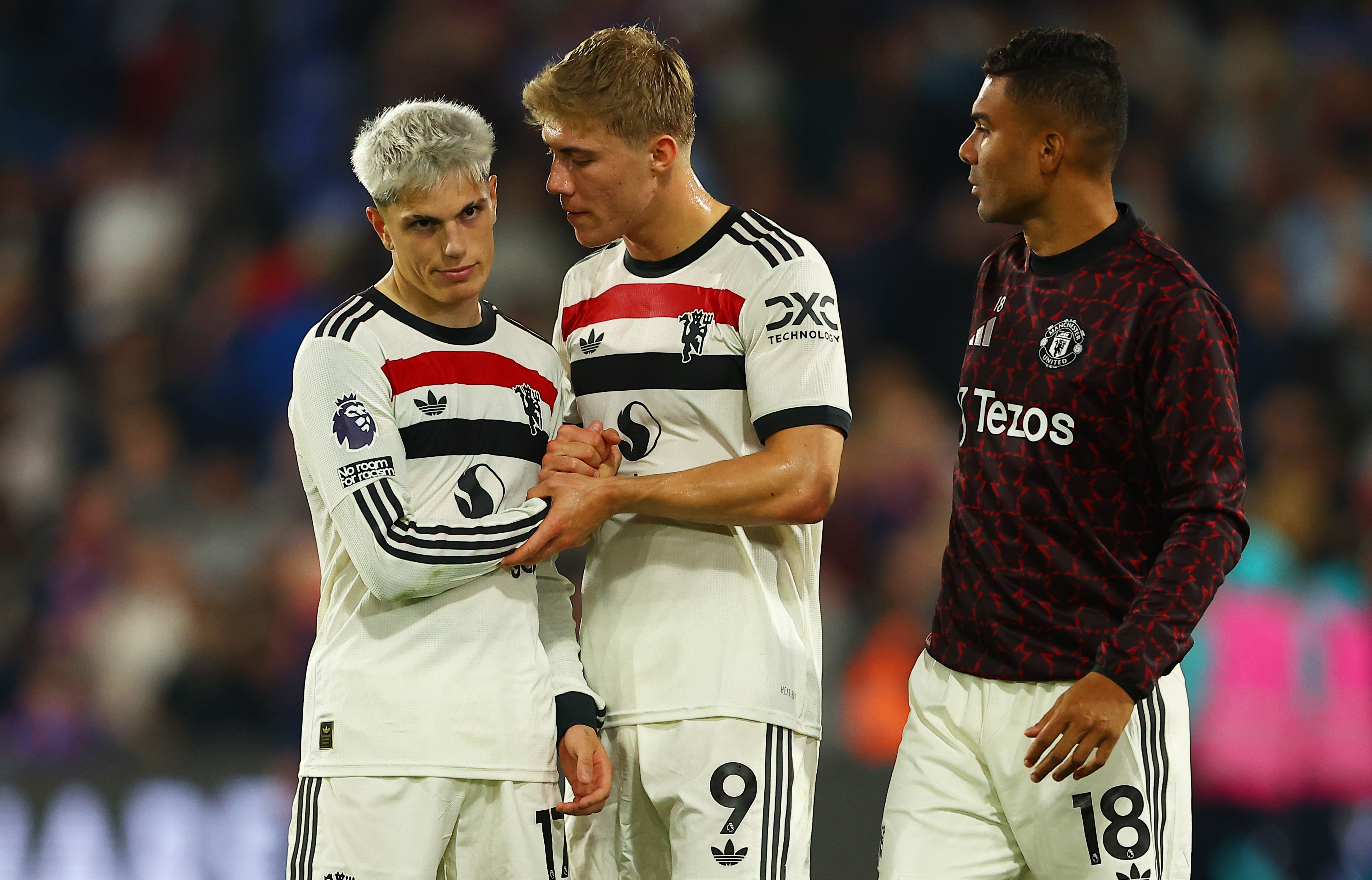  Alejandro Garnacho, Rasmus Hojlund and Casemiro of Manchester United reacts show dejection after the Premier League match between Crystal Palace FC and Manchester United FC at Selhurst Park on September 21, 2024 in London, England.