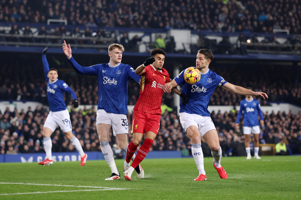  Luis Diaz of Liverpool battles for possession with Jarrad Branthwaite and James Tarkowski of Everton during the Premier League match between Everton FC and Liverpool FC at Goodison Park on February 12, 2025 in Liverpool, England. 