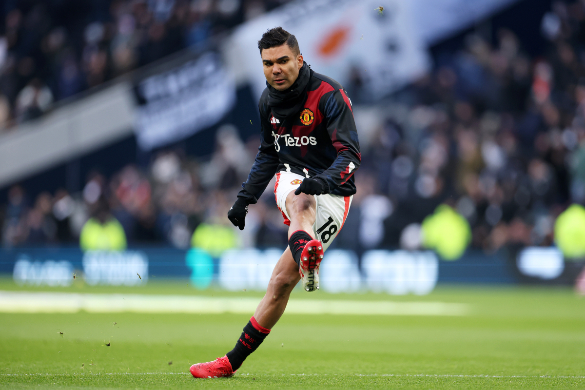 Casemiro warming up