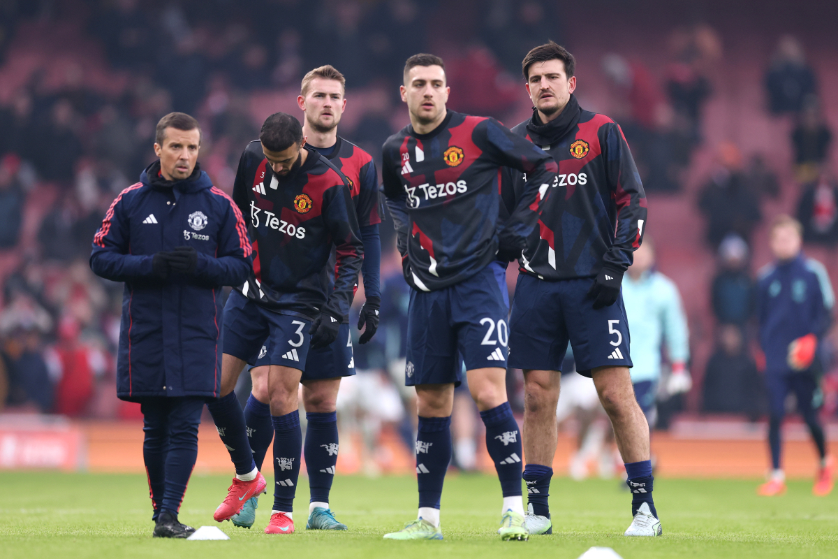 Matthijs de Ligt warms up with Harry Maguire, Diogo Dalot and Noussair Mazraoui at the Emirates.