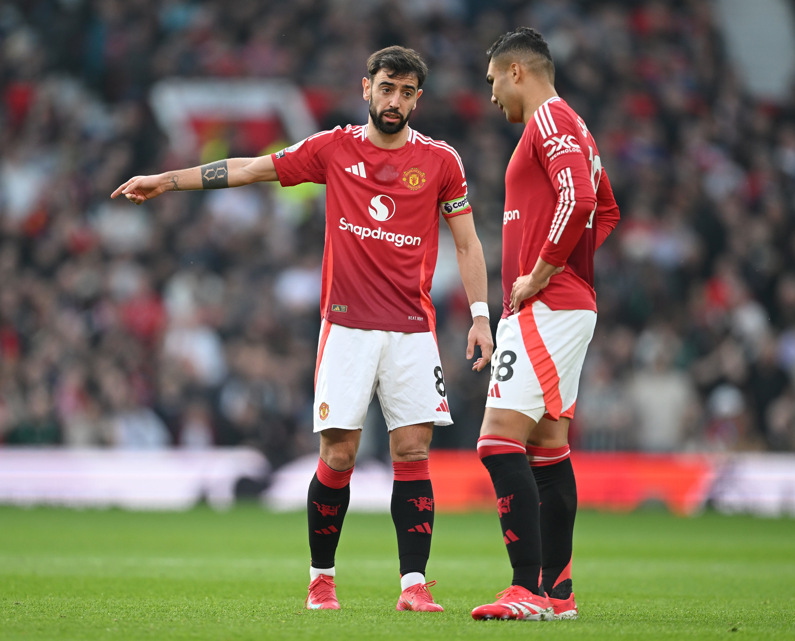 Bruno Fernandes points something out to Manchester United midfielder Casemiro.