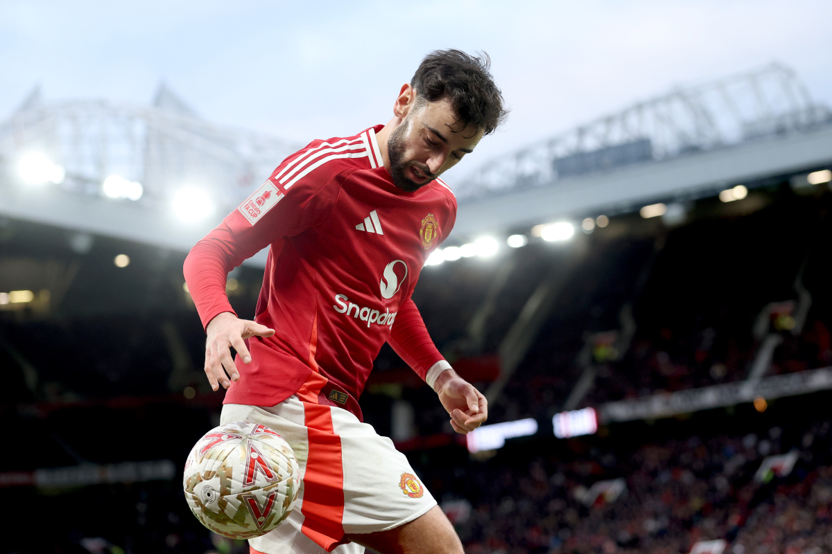 Bruno Fernandes takes the ball while in action for Man United.