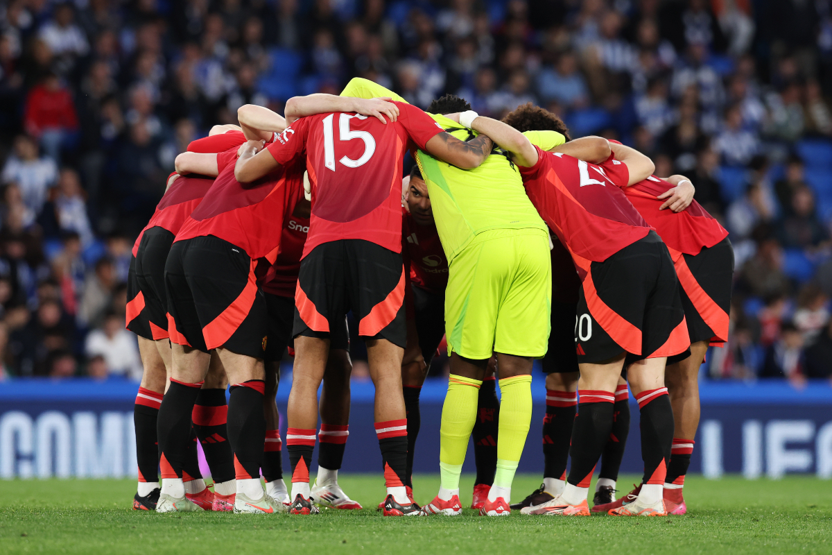 Manchester United players huddle ahead of kick-off against Real Sociedad.