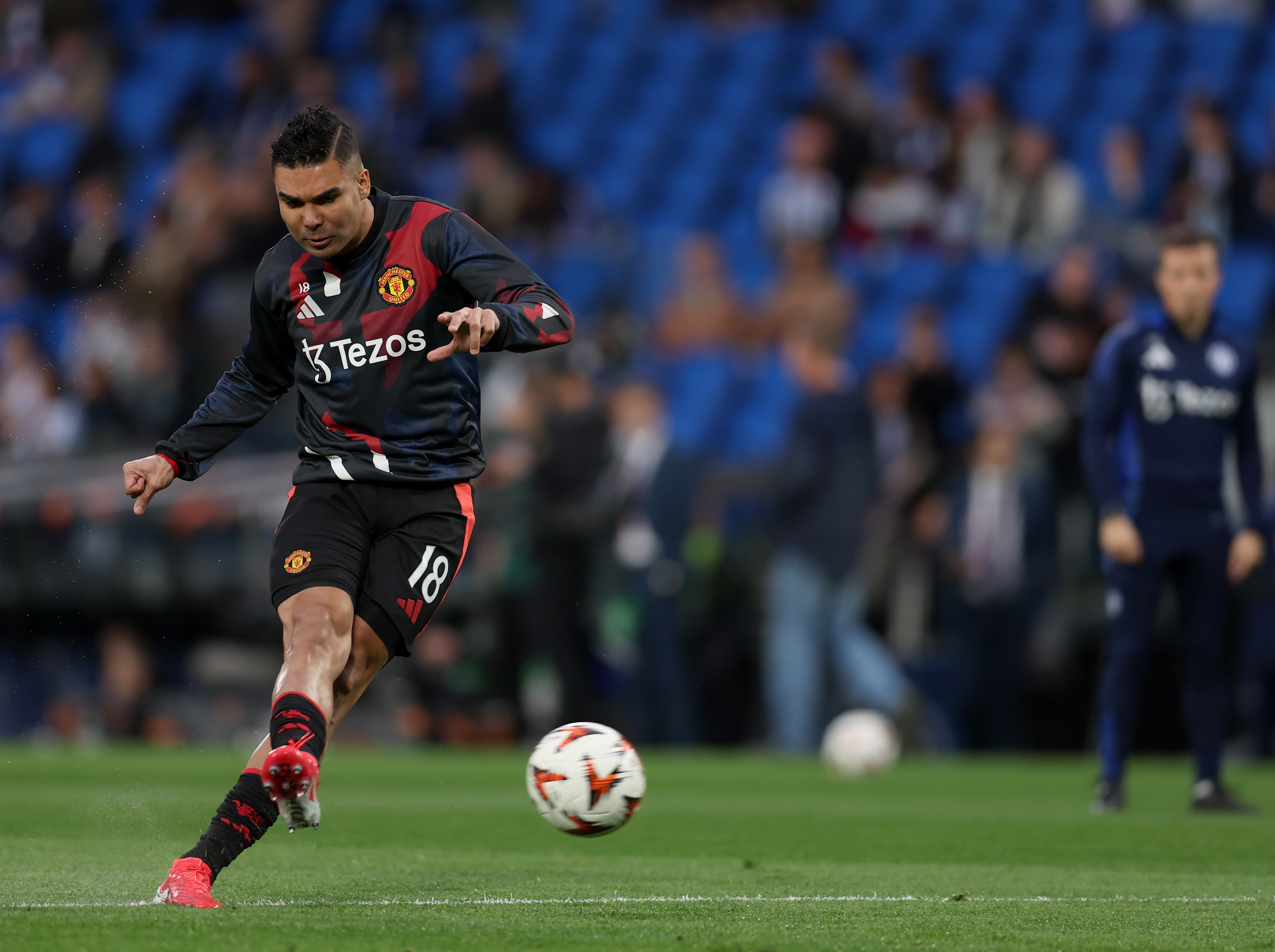 SAN SEBASTIAN, SPAIN - MARCH 06: Casemiro of Manchester United shoots during the warm up prior to the UEFA Europa League 2024/25 Round of 16 First Leg match between Real Sociedad de Futbol and Manchester United at Reale Arena on March 06, 2025 in San Sebastian, Spain