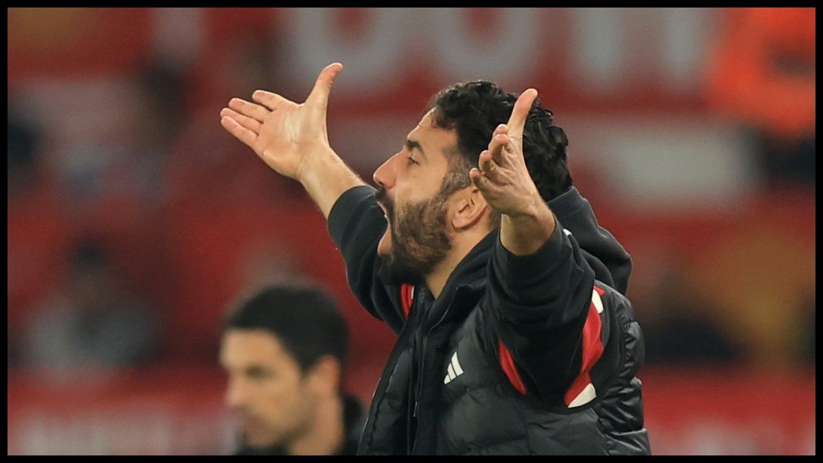 Ruben Amorim gestures angrily with his hands.