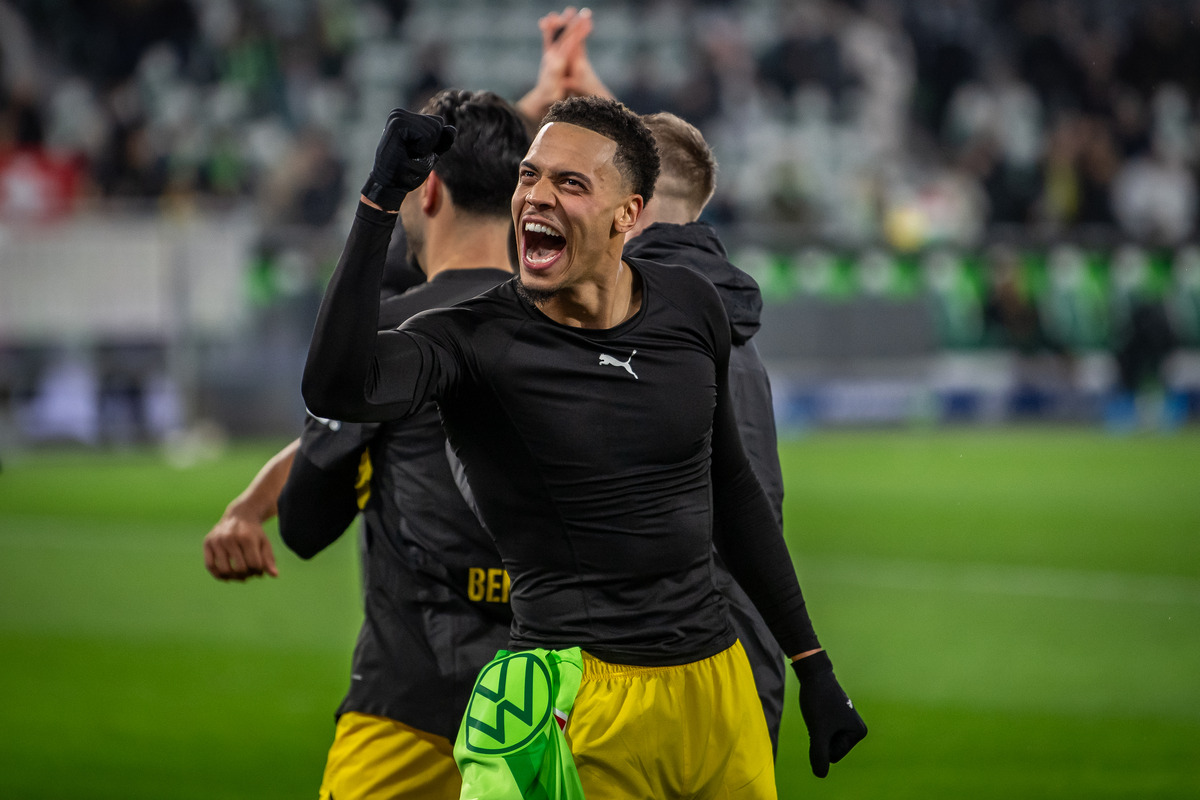 Felix Nmecha celebrating Dortmund victory