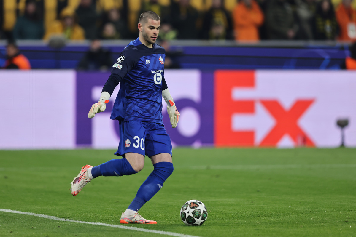 Lucas Chevalier with the ball at his feet