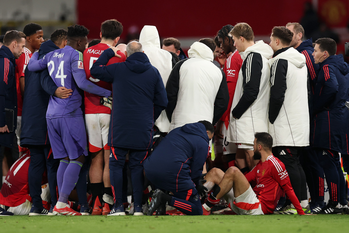 Man Utd players preparing for penalty shootouts against Fulham