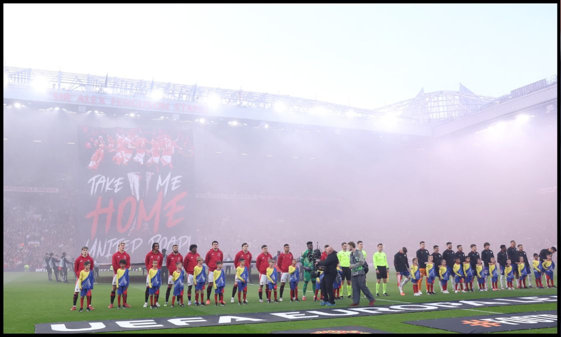 MANCHESTER, ENGLAND - MAY 08: The teams, mascots and match officials line up prior to the UEFA Europa League 2024/25 Semi Final Second Leg match between Manchester United and Athletic Club at Old Trafford on May 08, 2025 in Manchester, England. (Photo by Michael Steele/Getty Images)
