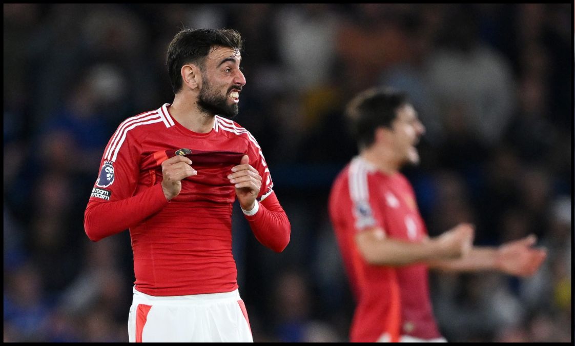 Bruno Fernandes looks frustrated after Man United concede to Chelsea.