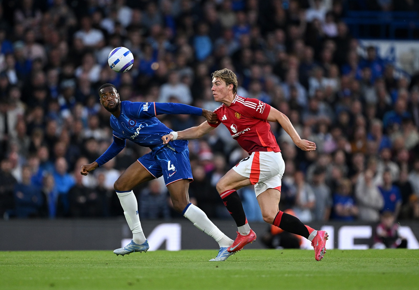 Rasmus Hojlund in action for Manchester United