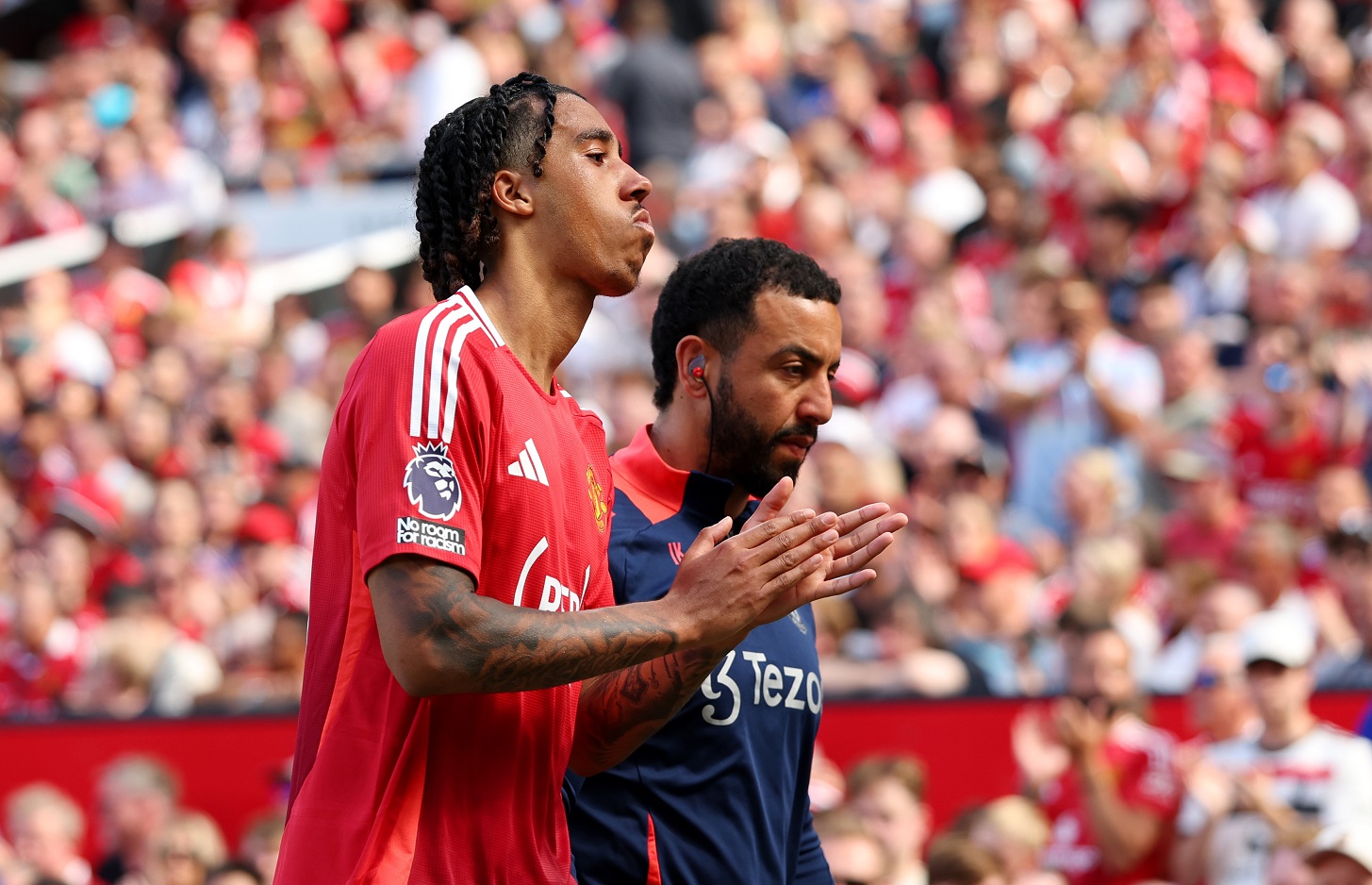 Leny Yoro injured for Man United