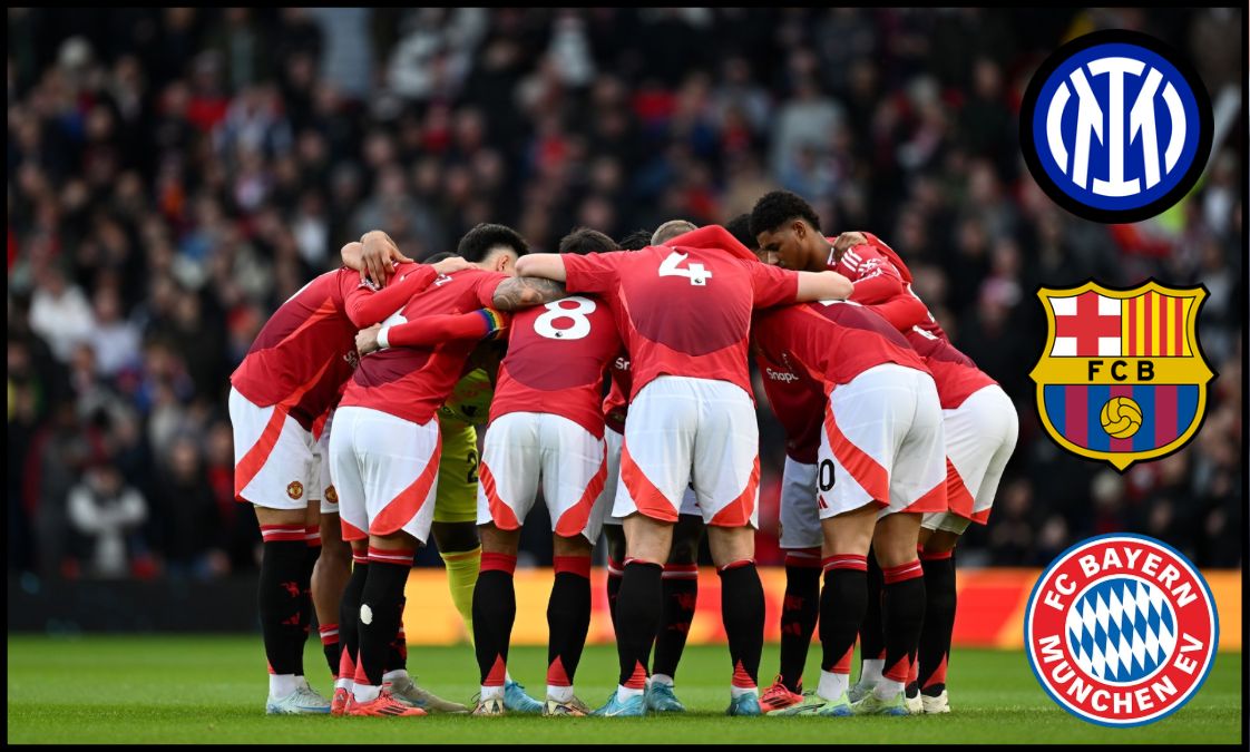 Manchester United players huddle ahead of kick-off at Old Trafford.