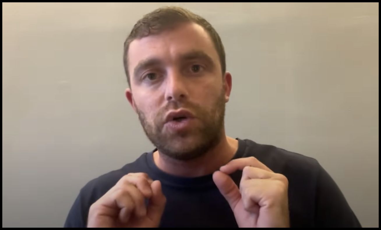 Fabrizio Romano discusses transfers in his YouTube video.