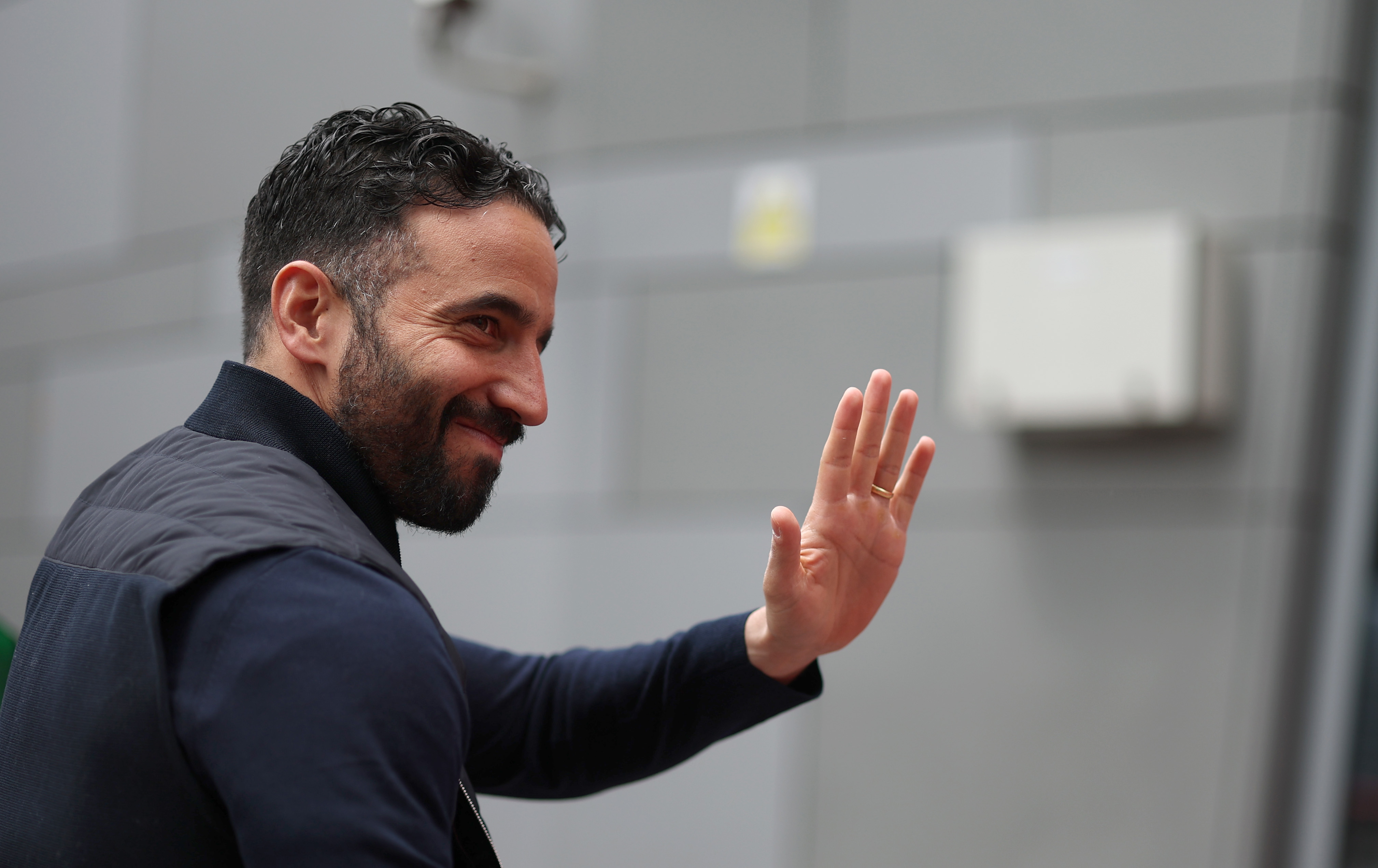 Ruben Amorim waving
