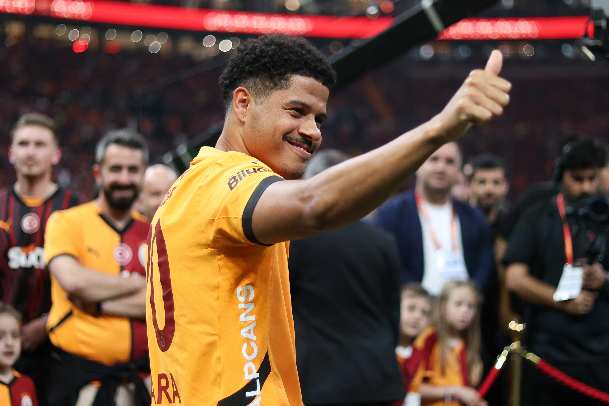 Gabriel Sara of Galatasaray celebrates victory