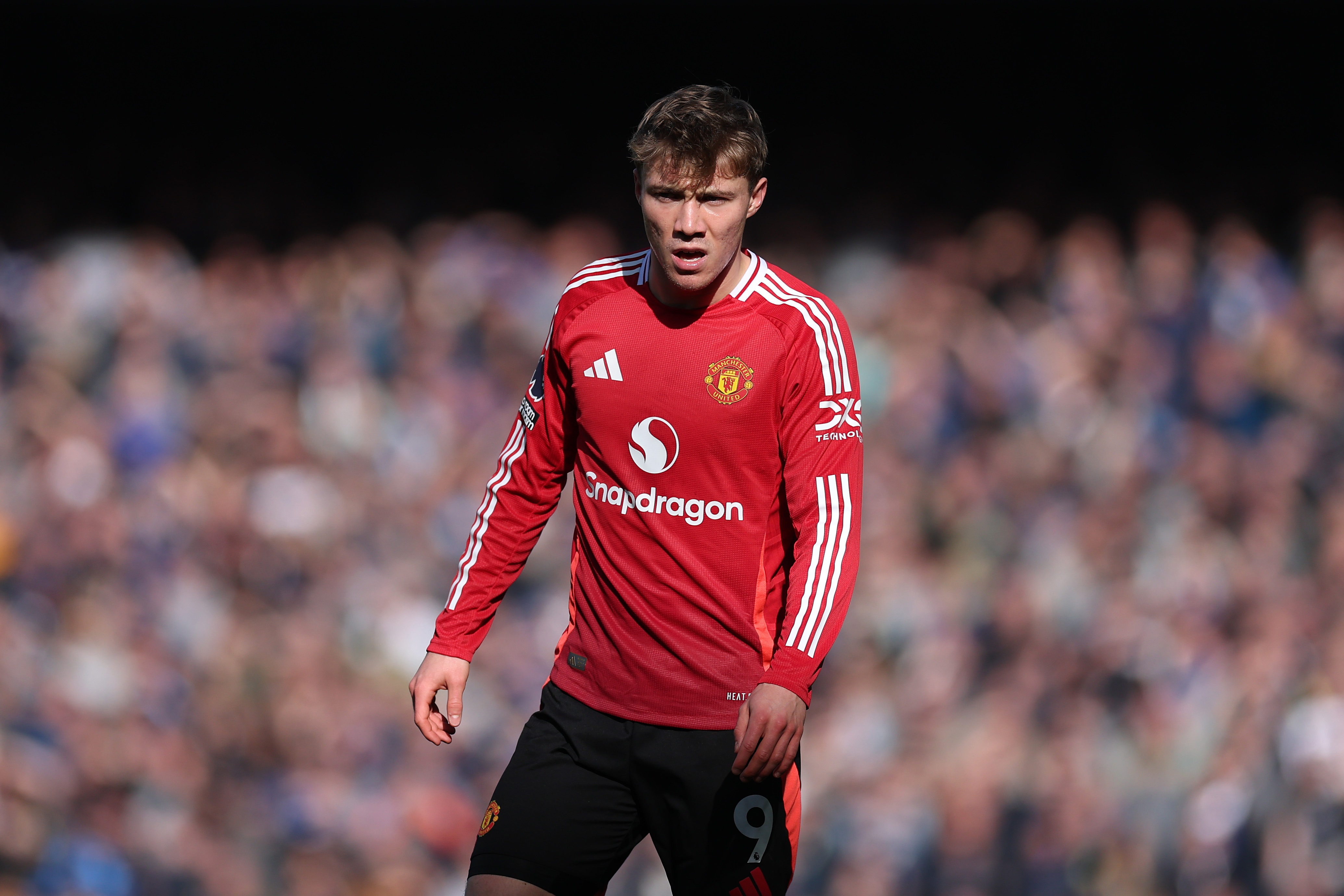 Rasmus Hojlund in action for Man United against Everton.