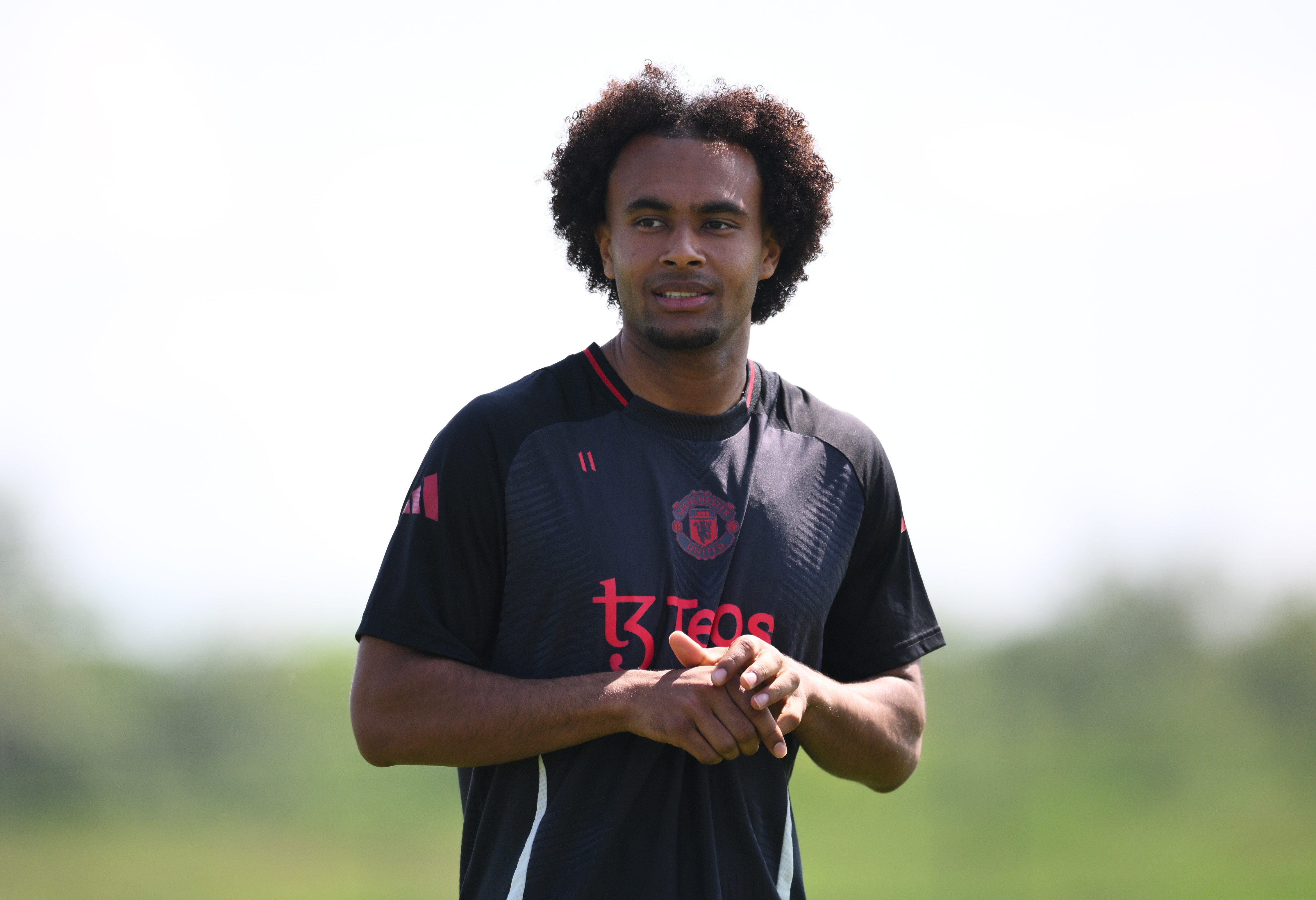 Joshua Zirkzee in Man Utd training