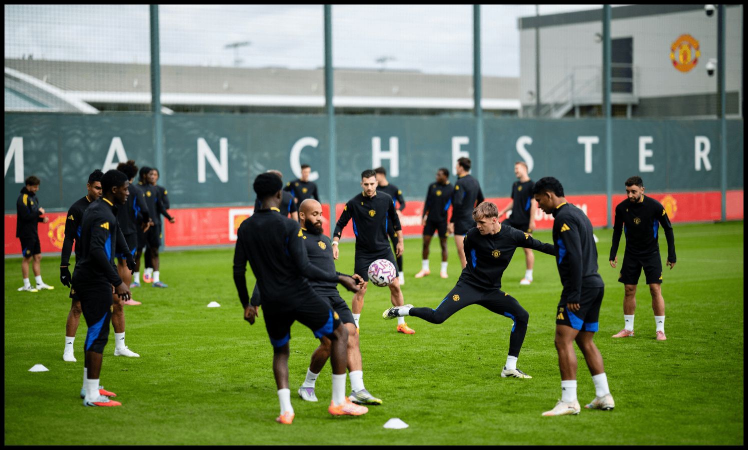 Man United players train at Carrington.